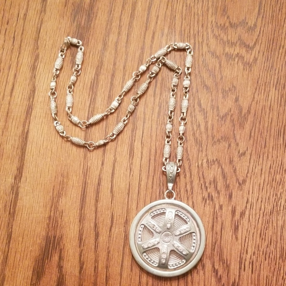 90s rapper spinner necklace